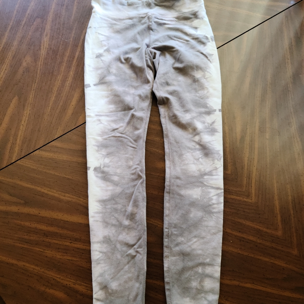 HIGH WAITED MARBLE LEGGINGS